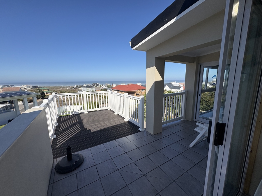 4 Bedroom Property for Sale in Pearl Bay Western Cape
